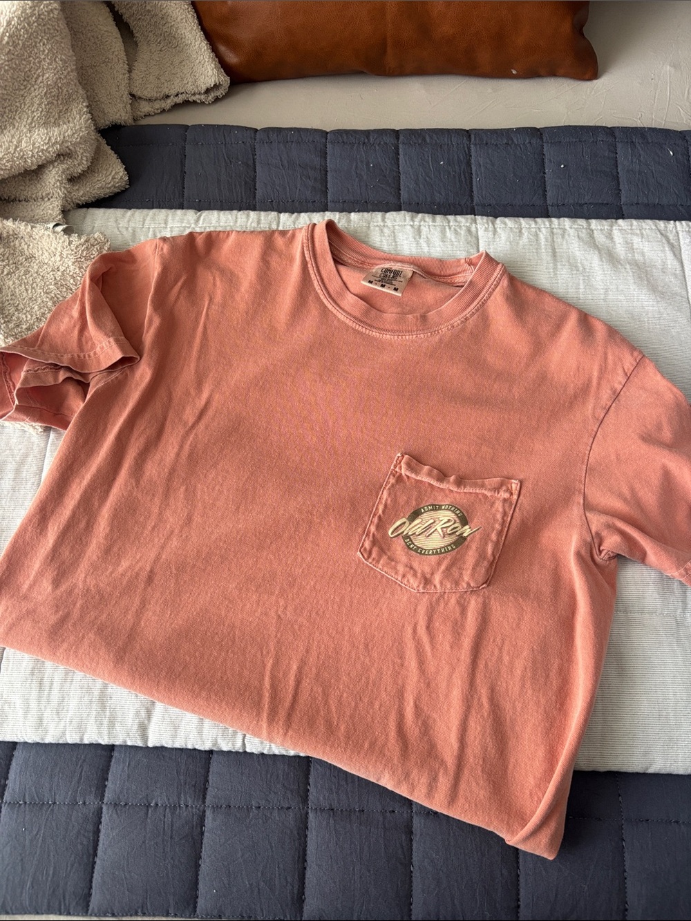 Adult M Old row Coral Pocket Tee